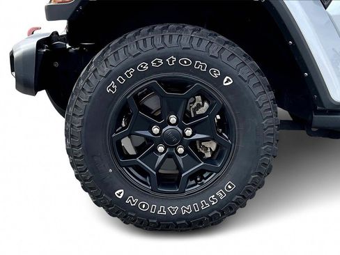 Certified 2022 Jeep Gladiator Willys image 30