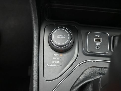 Used 2020 Jeep Cherokee Latitude Lux w/ Comfort/Convenience Group image 22