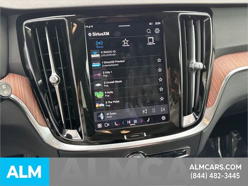 Used 2024 Volvo V60 B5 Cross Country Plus image 33