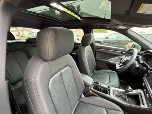 Used 2020 Audi Q3 2.0T Premium w/ Convenience Package AWD/4WD image 24
