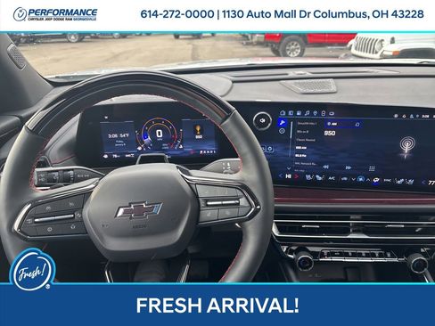 Used 2025 Chevrolet Traverse RS image 24