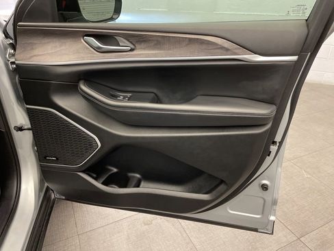 Certified 2022 Jeep Grand Cherokee L Limited w/ Luxury Tech Group II image 28