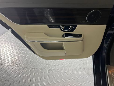 Used 2015 Jaguar XJ L Portfolio image 32
