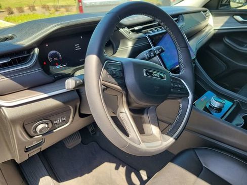 Used 2023 Jeep Grand Cherokee L Limited w/ Luxury Tech Group II RWD image 19