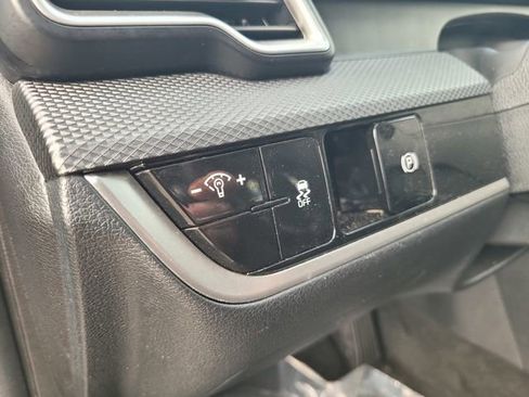 Used 2024 Kia Sportage LX image 19