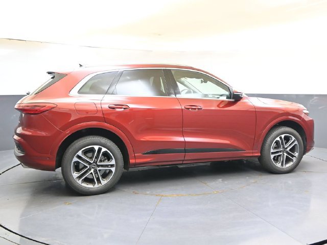 Used 2025 Audi Q5 Premium Plus w/ Premium Plus AWD/4WD image 6