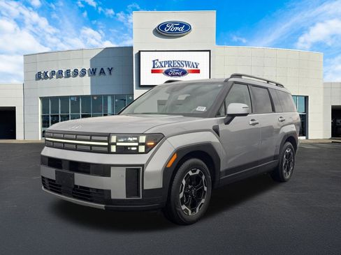 Used 2025 Hyundai Santa Fe SEL image 2