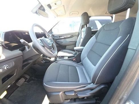 Used 2025 Chevrolet TrailBlazer LT AWD/4WD image 9