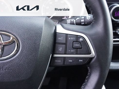 Used 2023 Toyota Highlander XLE AWD/4WD image 49