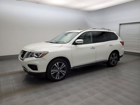 Used 2020 Nissan Pathfinder Platinum FWD image 2
