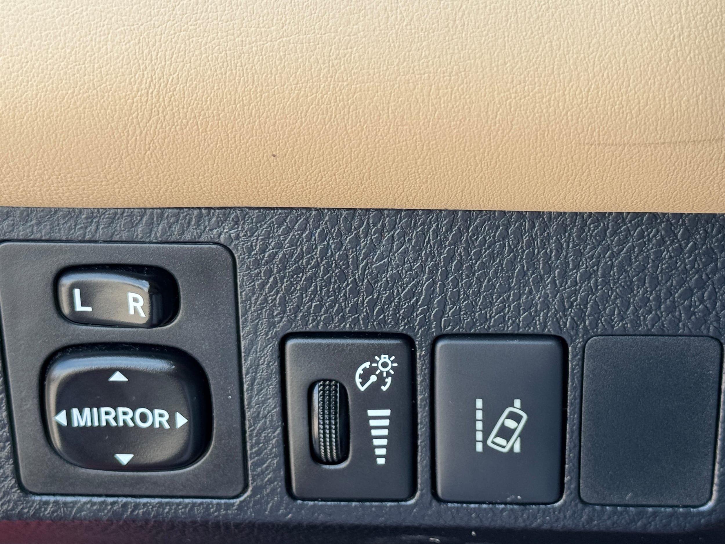 Used 2016 Toyota RAV4 Limited w/ Advanced Technology Package AWD/4WD image 18