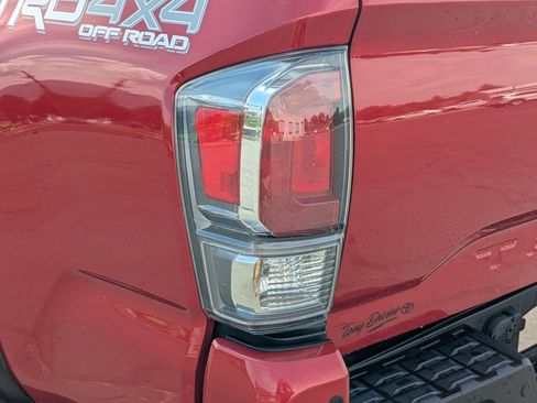 Used 2021 Toyota Tacoma TRD Off-Road w/ Technology Package AWD/4WD image 13