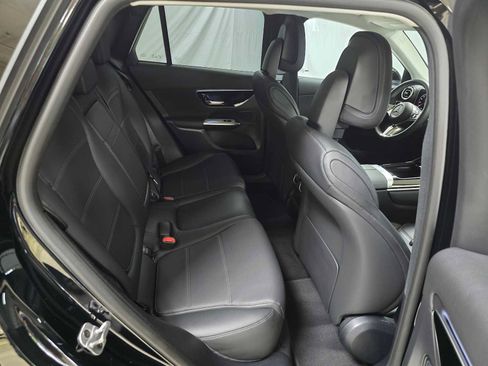 Used 2025 Mercedes-Benz GLC 350e 4MATIC image 12