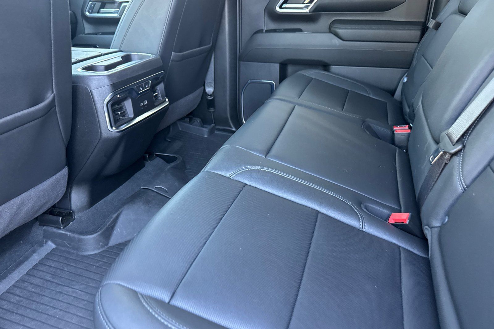 Used 2024 Chevrolet Silverado 2500 LTZ w/ LTZ Convenience Package AWD/4WD image 12