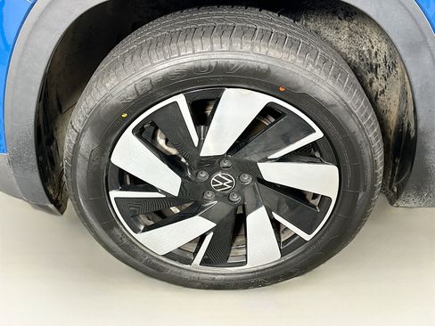 Used 2025 Volkswagen Atlas Cross Sport SE image 11