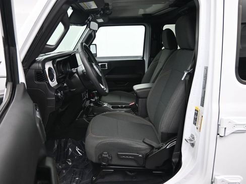 Used 2025 Jeep Wrangler Unlimited Sahara AWD/4WD image 22