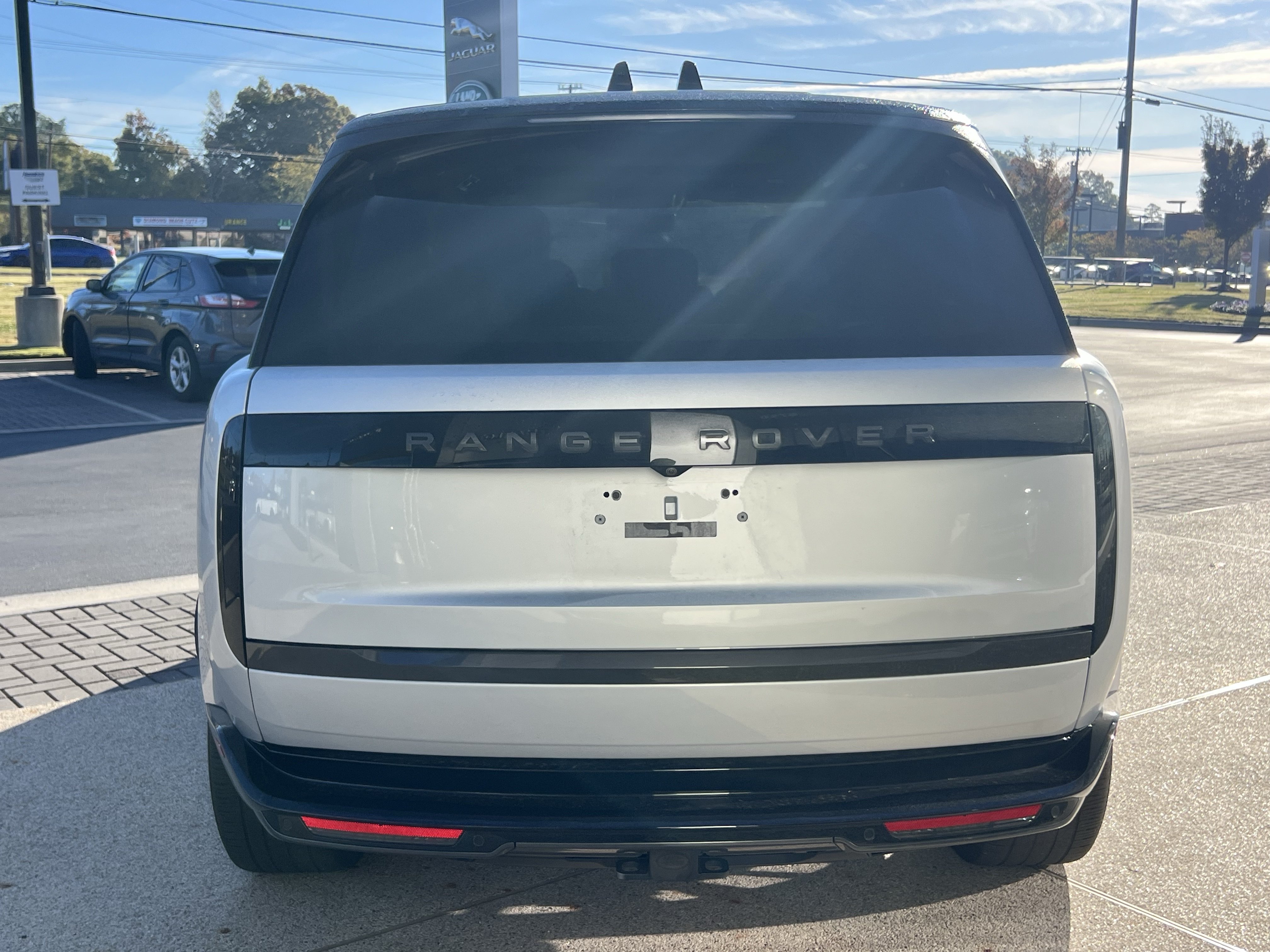 Used 2024 Land Rover Range Rover SE AWD/4WD image 6