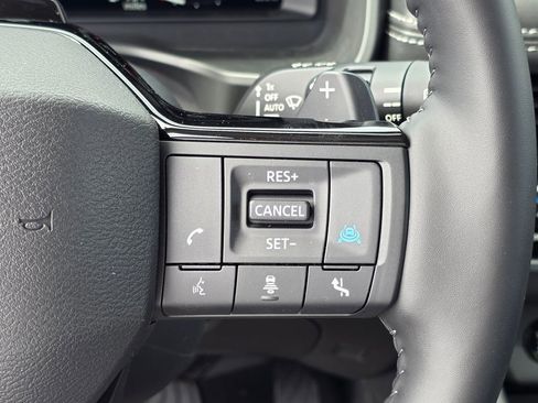 Used 2025 Nissan Rogue SL w/ Tech Package AWD/4WD image 18
