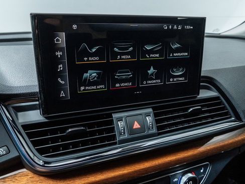 Used 2023 Audi Q5 2.0T Premium w/ Convenience Package image 16