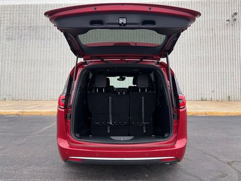 New 2026 Chrysler Pacifica Select AWD/4WD image 14