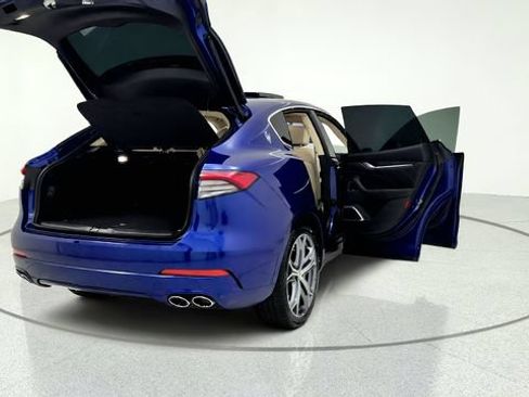 Used 2023 Maserati Levante GT AWD/4WD image 18