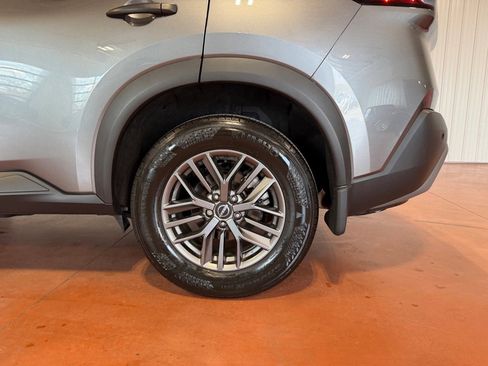 Used 2023 Nissan Rogue S image 11