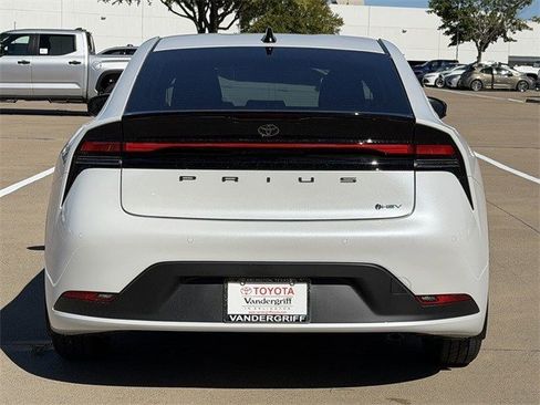 New 2026 Toyota Prius LE image 5