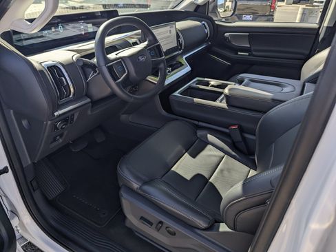 New 2026 Ford Expedition Platinum w/ Driver's Package AWD/4WD image 11