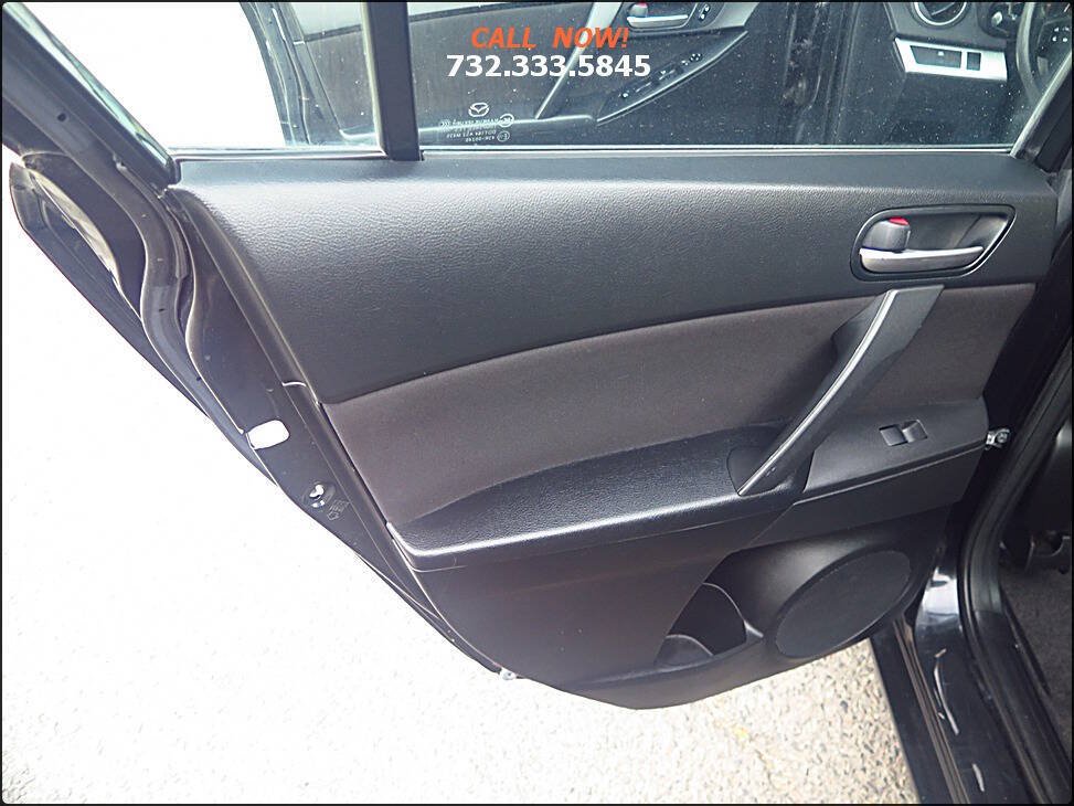 Used 2011 MAZDA MAZDA3 i Touring FWD image 29