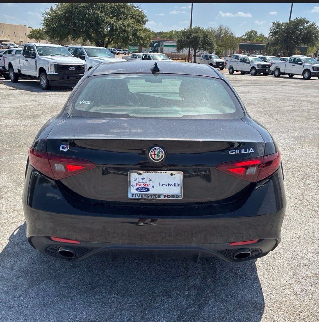 Used 2018 Alfa Romeo Giulia Ti Sport w/ Quick Order Package 22S Sport AWD/4WD image 5