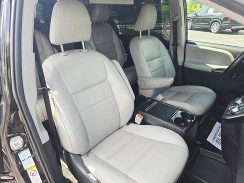 Used 2019 Toyota Sienna Limited Premium AWD/4WD image 23