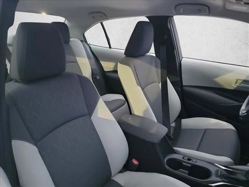 Used 2025 Toyota Corolla LE image 15