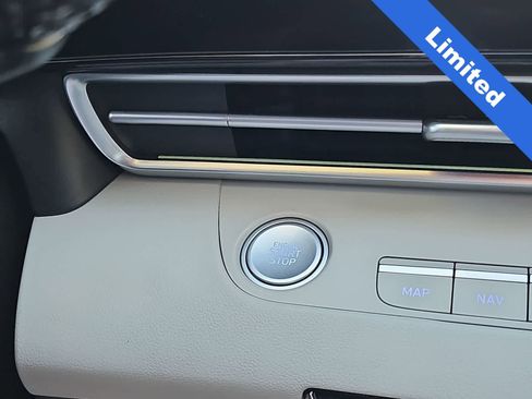 Used 2025 Hyundai Elantra Limited image 24