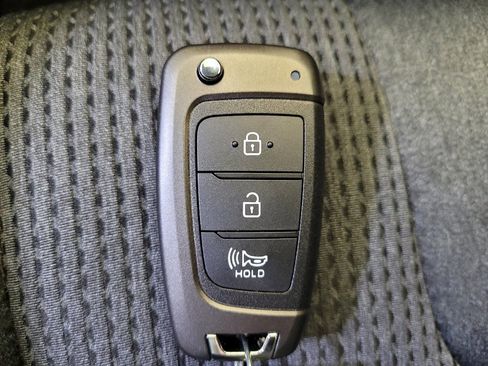 Used 2019 Hyundai Santa Fe SE FWD image 32