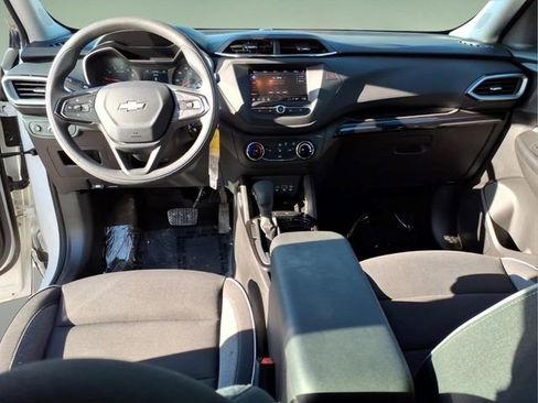 Used 2023 Chevrolet TrailBlazer LS FWD image 12