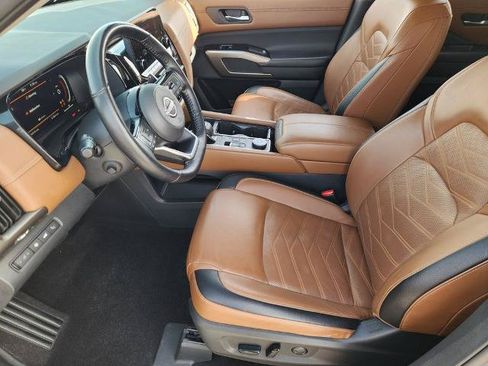 Certified 2023 Nissan Pathfinder Platinum w/ Cargo Package AWD/4WD image 9