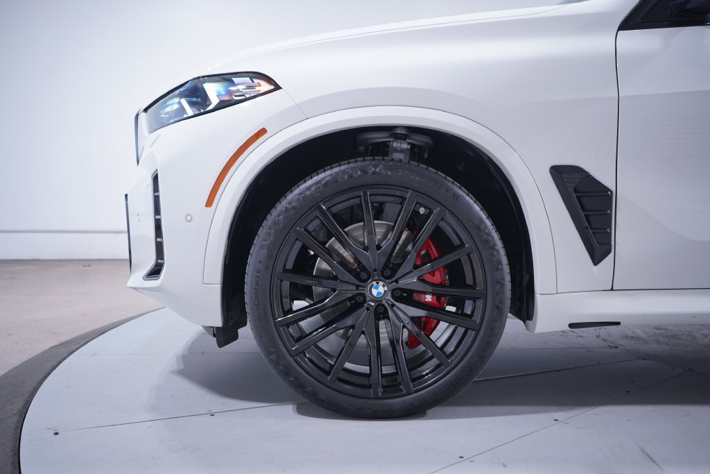 Used 2026 BMW X5 sDrive40i w/ M Sport Package RWD image 2