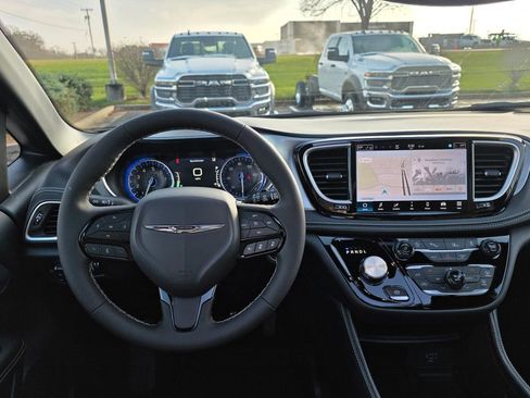 New 2026 Chrysler Pacifica Limited image 35