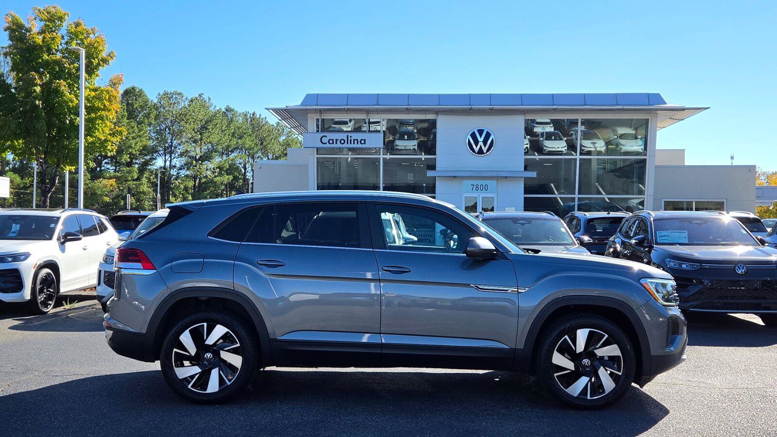 Certified 2024 Volkswagen Atlas Cross Sport SE AWD/4WD image 6