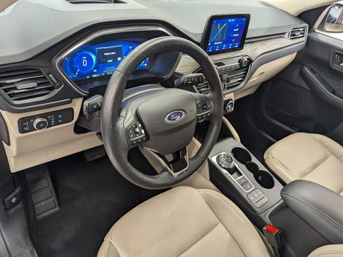 Used 2020 Ford Escape Titanium w/ Titanium Premium Package 2.0 image 3