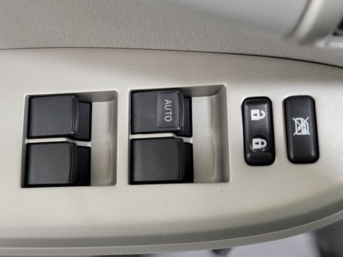 Used 2013 Toyota Corolla LE w/ Premium Pkg FWD image 23