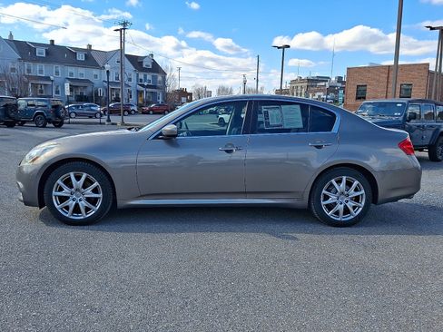 Used 2013 INFINITI G37 x w/ Premium Pkg image 4