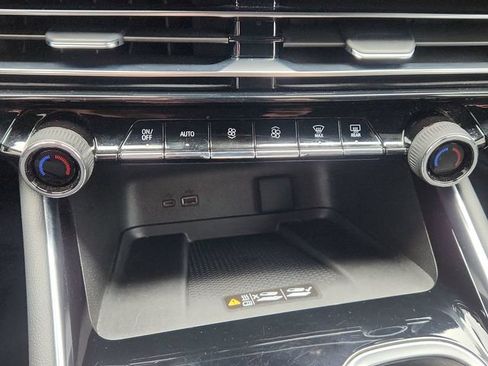 Used 2025 Chevrolet Traverse RS AWD/4WD image 45
