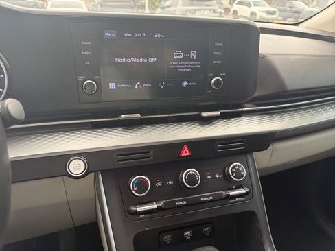 Used 2022 Kia Carnival LX FWD image 3