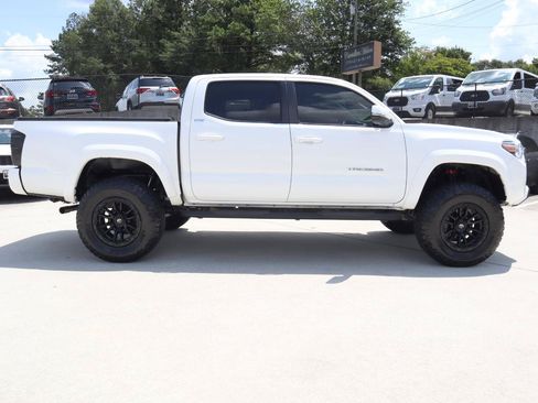 Used 2023 Toyota Tacoma SR5 AWD/4WD image 8