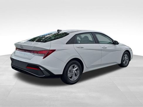 New 2026 Hyundai Elantra SE FWD image 5
