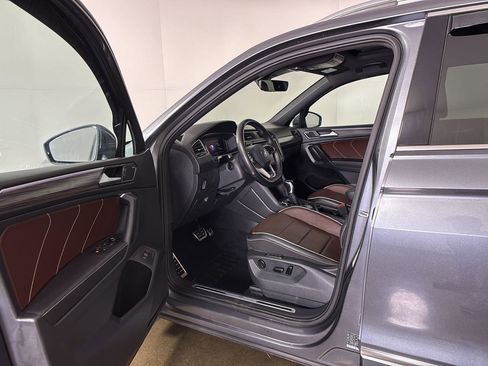 Used 2022 Volkswagen Tiguan SEL R-Line AWD/4WD image 2