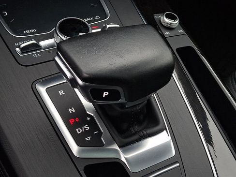 Used 2020 Audi Q5 e Prestige w/ Prestige Package image 15