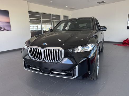 New 2026 BMW X5 xDrive40i w/ Climate Comfort Package image 3