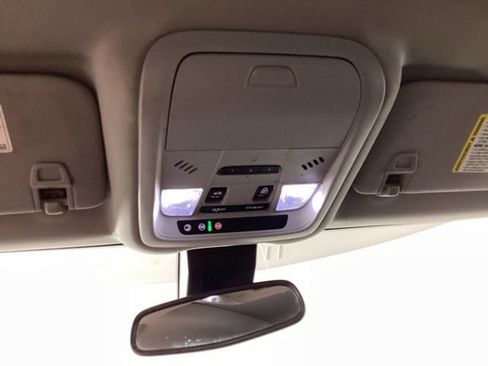 Used 2020 Chevrolet Equinox Premier AWD/4WD image 16